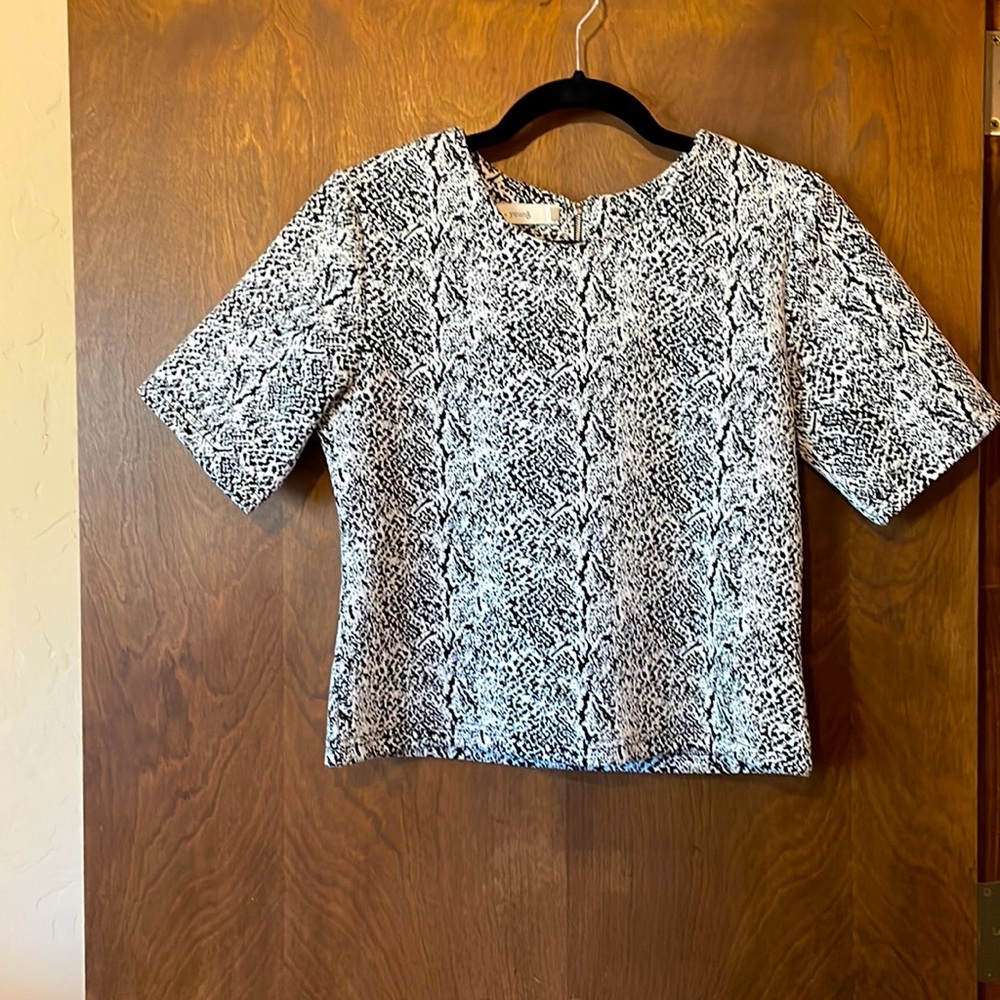 bishop + young. Textured & Luxe Box Tee. Size M. Great Condition.